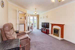 LIVING ROOM- click for photo gallery